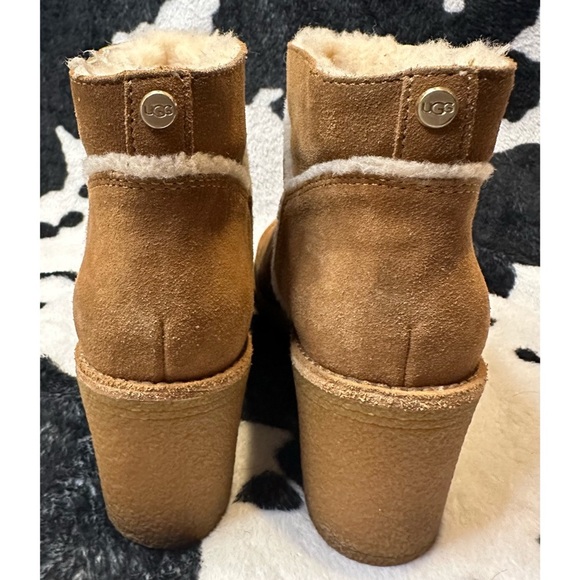UGG Women's Kasen Suede and Sheepskin Block Heel Booties Size 7.5 - Picture 4 of 8